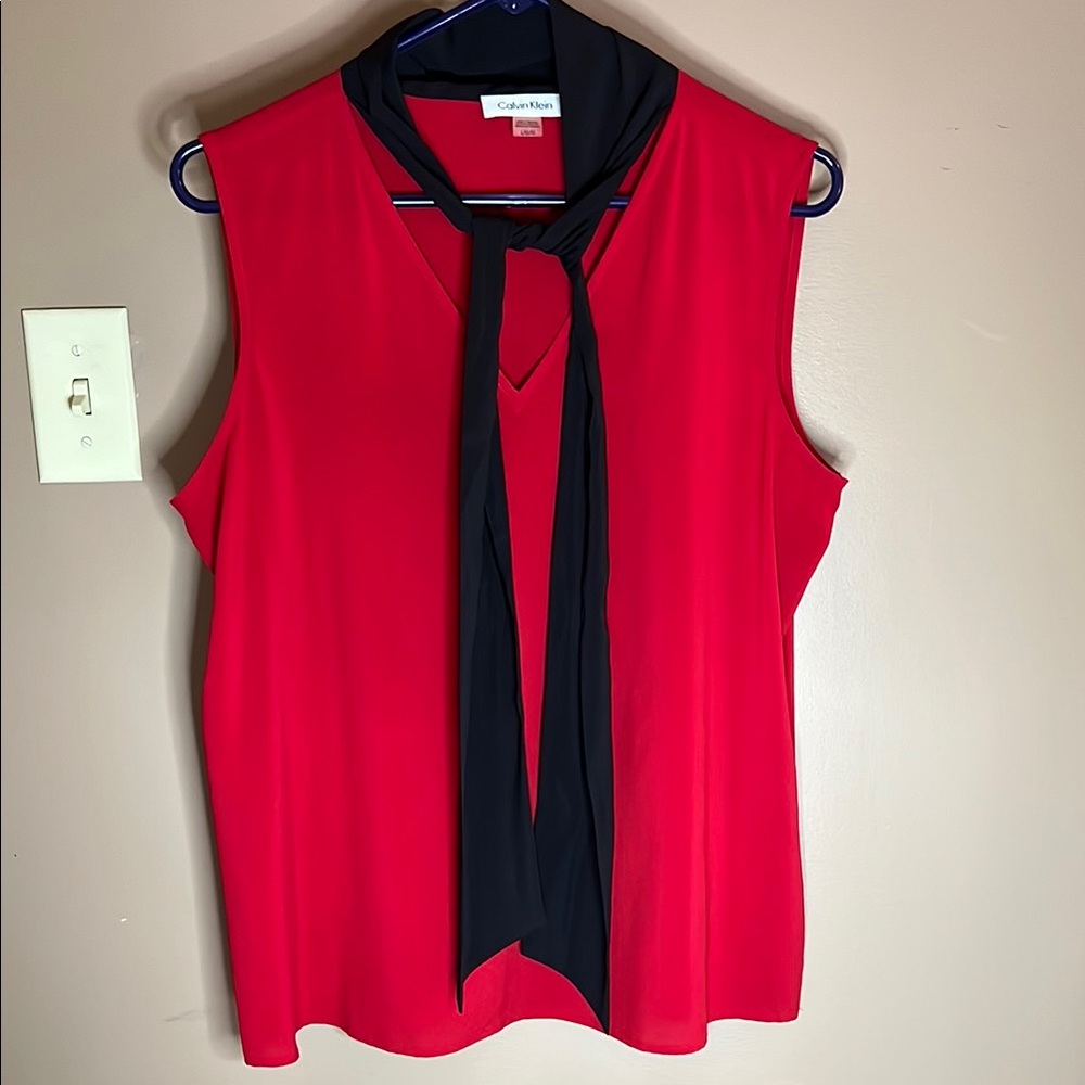Stunning Calvin Klein summer top.